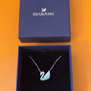 NIB Swarovski Silver and Blue Swan Pendant Necklace 5512095
